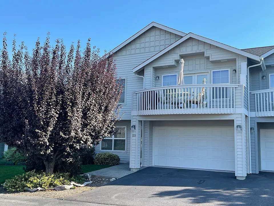 221 Parkway Dr #221