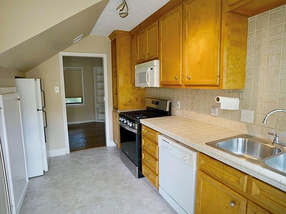 4th image of 3309 Lawrence St