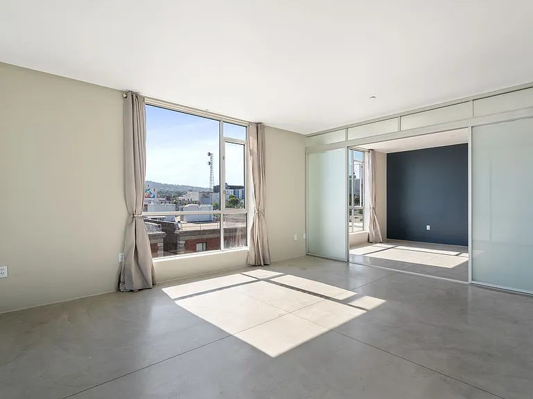 285 W 6th St #518 — Photo 4