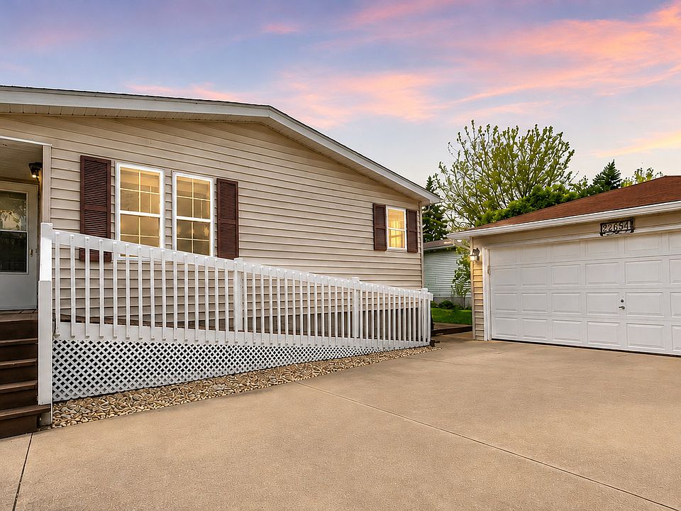 1st image of 22734 S Ravisloe Ln