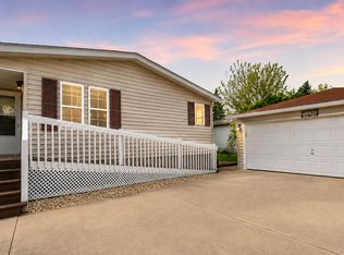 22734 S Ravisloe Ln, Frankfort, IL 60423