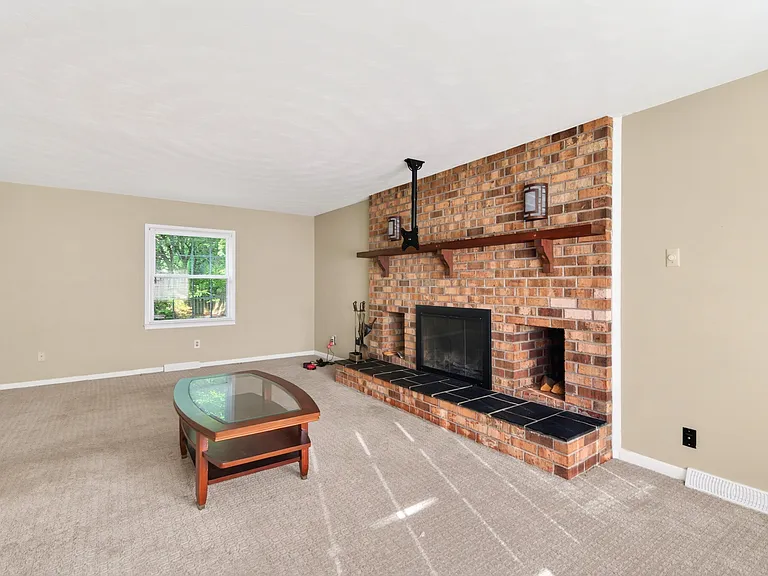 33 Tanglewood Dr — Photo 9