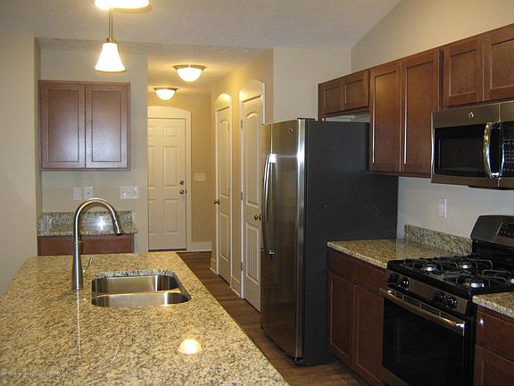 4th image of 217 Barrington Cir #69