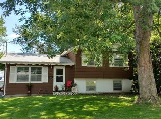 2011 N 2nd Ave E, Newton, IA 50208