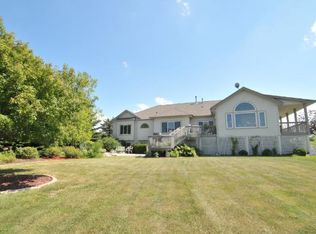 523 Barrington Dr E, Shakopee, MN 55379