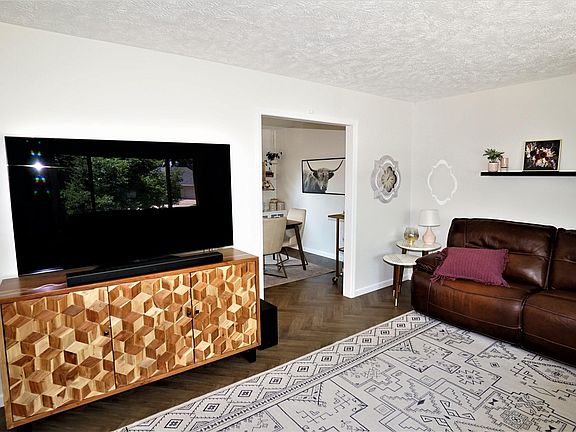 5th image of 6418 S 75th Avenue Cir