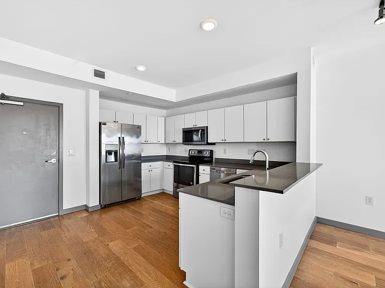400 Herron Dr #21 — Photo 6