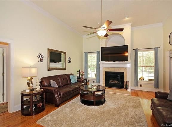 3rd image of 109 Kingfisher Dr