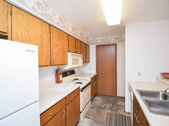 3rd image of 1104 W 57th St #303A-303A-303A
