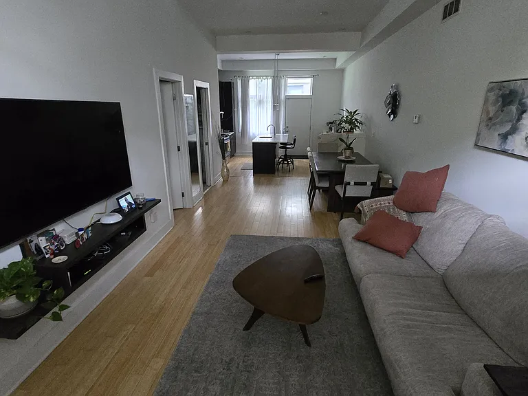 412 N Front St — Photo 14
