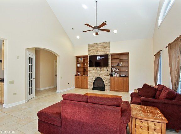 2nd image of 10 Keller Ct