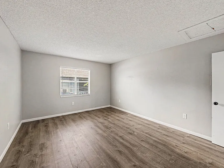 9208 N Connechusett Rd #D — Photo 22