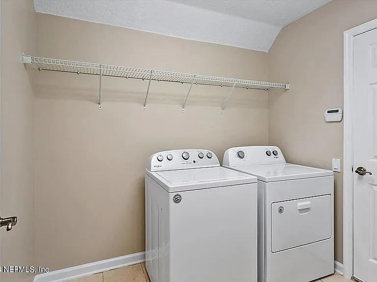1212 Coghill Cir — Photo 14