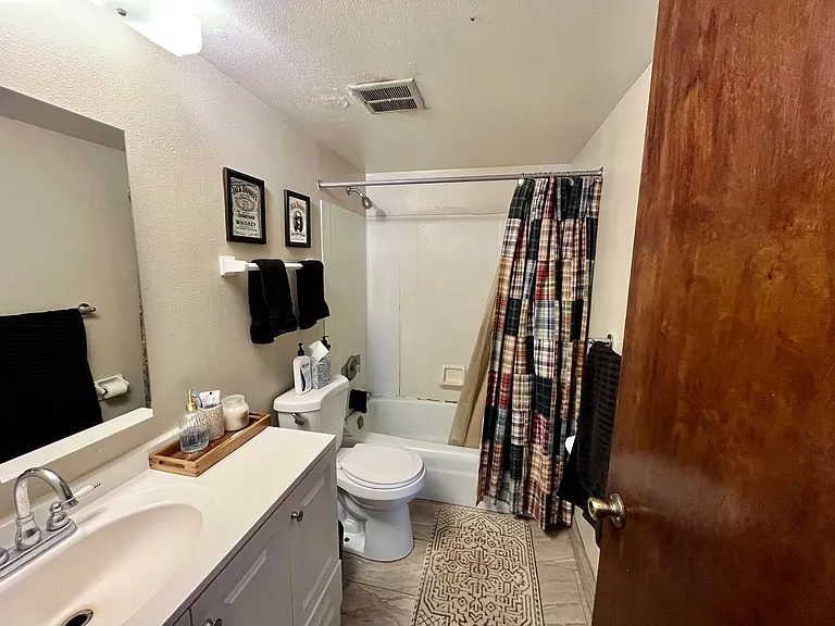 N114W15518 Sylvan Cir — Photo 10