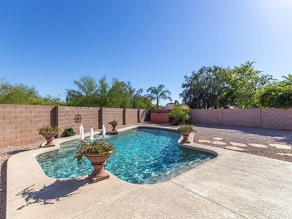 5th image of 2405 W Barbie Ln
