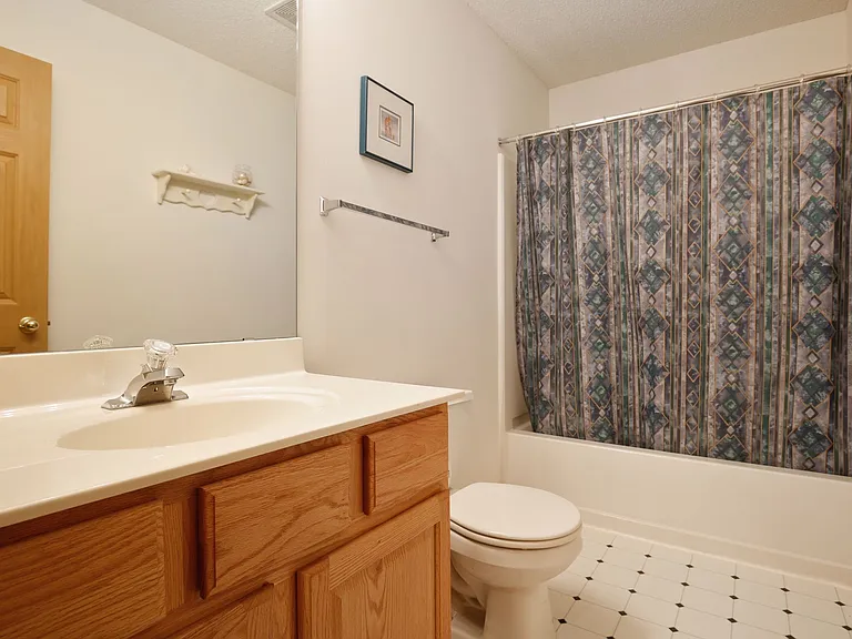 16487 Jarreau Ct — Photo 37