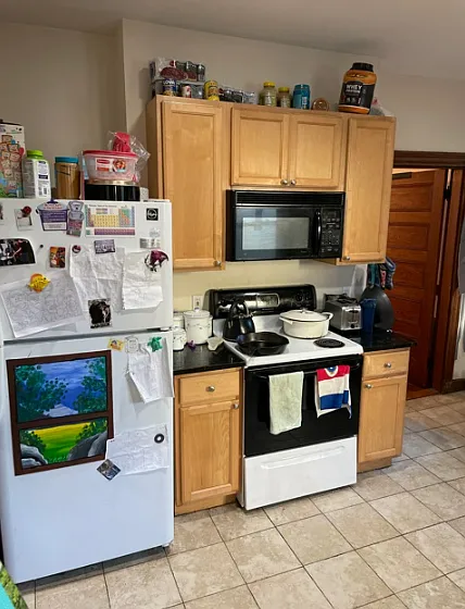5 bed, 9999 sqft, $5,650 — Photo 3