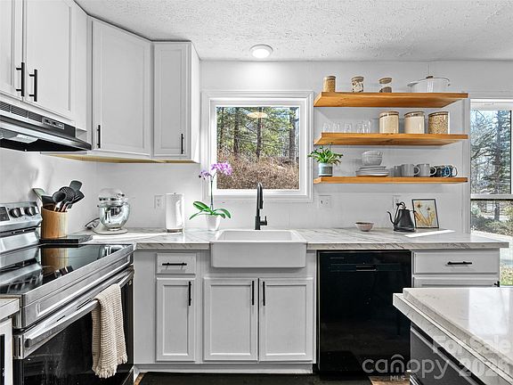 5th image of 1 Thornwood Ln