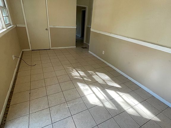 2nd image of 3232 Sumner St Unit B