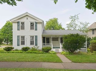 332 4th Ave, Baraboo, WI 53913