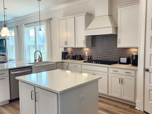 5th image of 352 Trailmore Ln