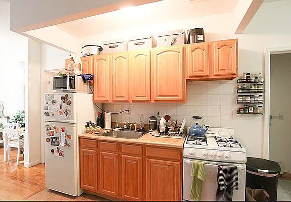 3rd image of 181 E Houston St APT 5F
