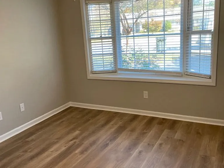 2120 Henderson Dr — Photo 7