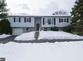 34 Carriage Cir, Oley, PA 19547