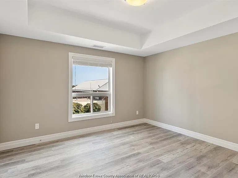 955 Ouellette Ave #301 — Photo 11
