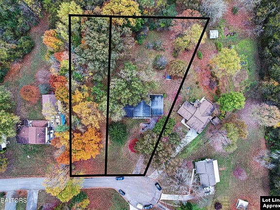 3rd image of 809 Virginia Dr