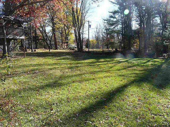 2nd image of 29 Woodwind Dr