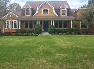 19 Broadwood Ct, Wainscott, NY 11975