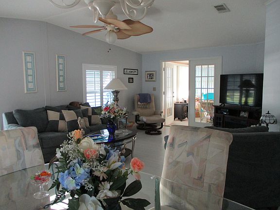 living room/ dining area