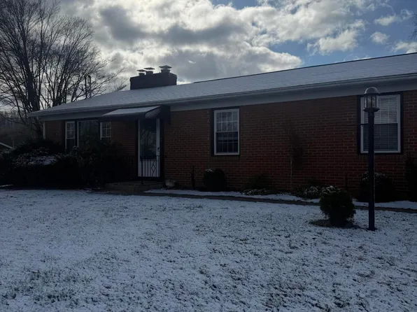 412 Surrey Ln, Bloomsburg, PA 17815