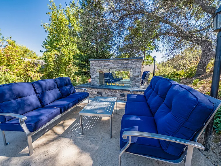Outdoor Fireplace Lounge