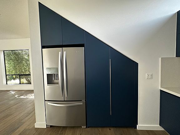 4th image of 2826 S Cloverdale Ave