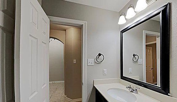 5th image of 1804 Kings Cross Dr