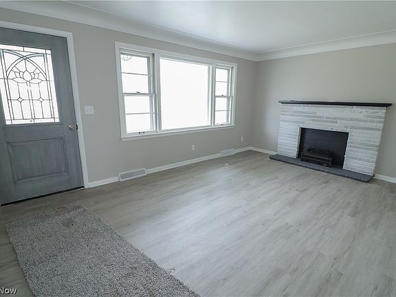 4th image of 920 Collins Ave