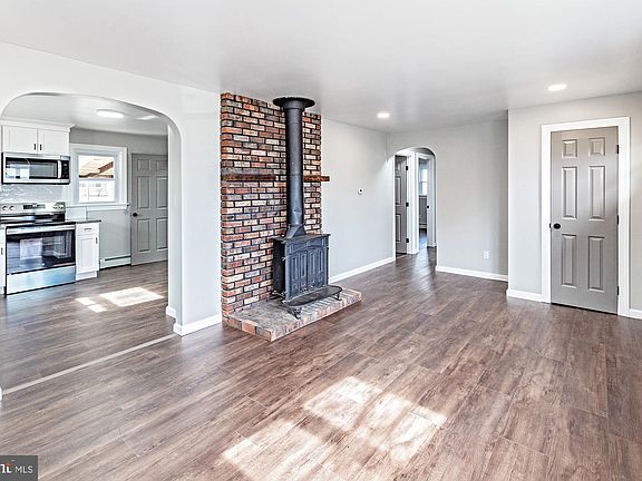 5th image of 129 Highland Ave