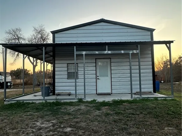 1900 Viggo Rd, Beeville, TX 78102