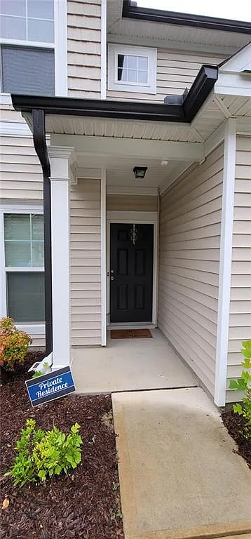 3 bed, 2.5 bath, 2434 sqft, $2,500 — Photo 3