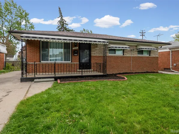 7218 Superior Ave, Center Line, MI 48015