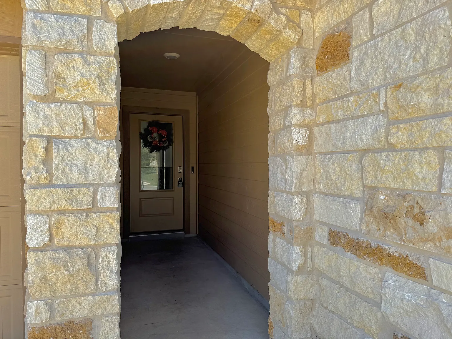 4 bed, 1683 sqft, $2,300 — Photo 2