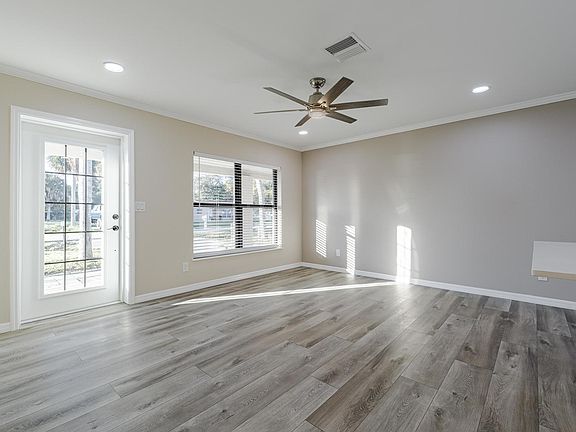 Livingroom featuring recessed lighting and ceiling fan