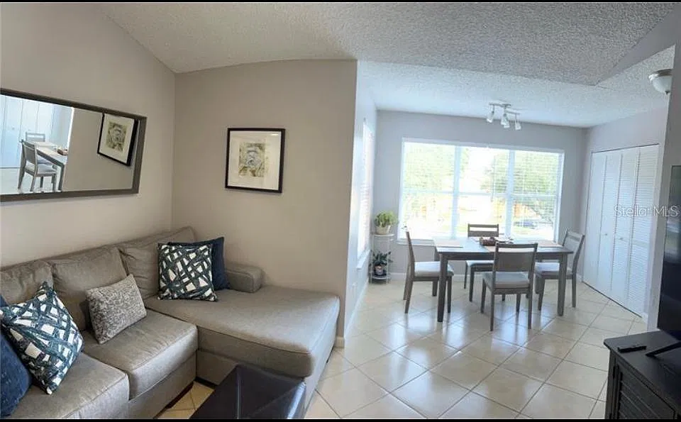 2 bed, 2.0 bath, 1054 sqft, $1,700 — Photo 3