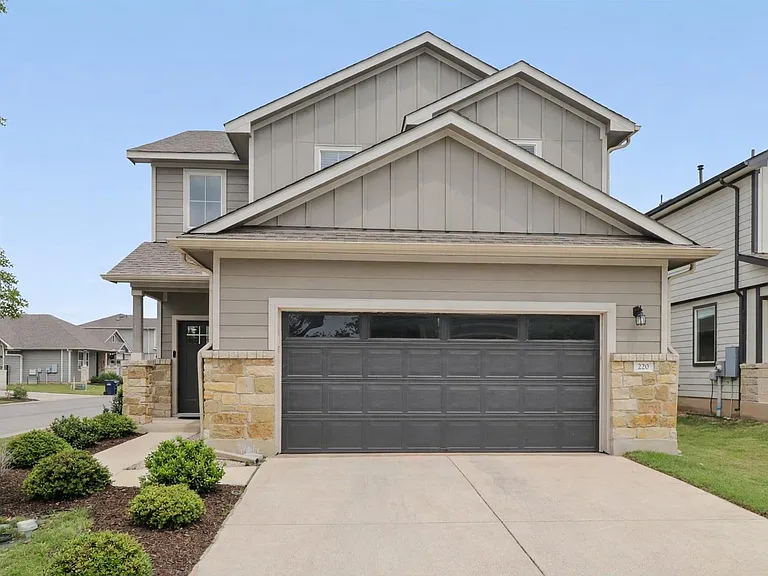 220 Merrick Rd — Photo 1