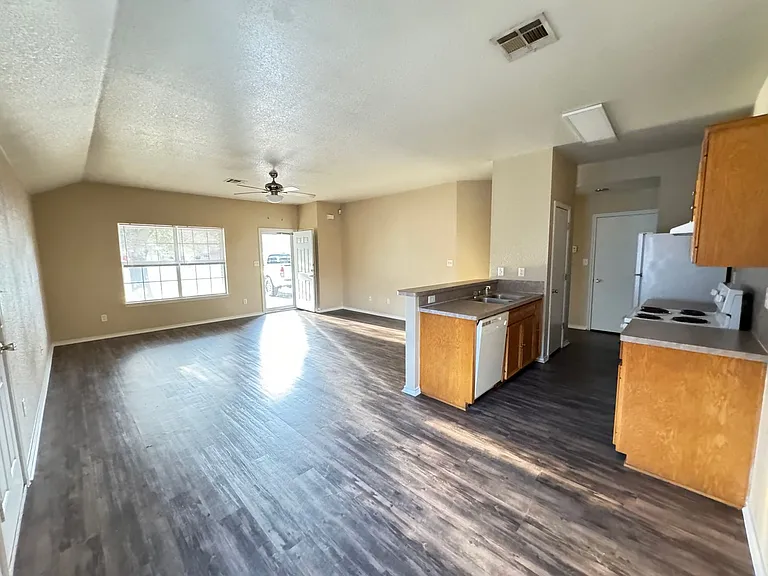 3406 Toledo Dr — Photo 7