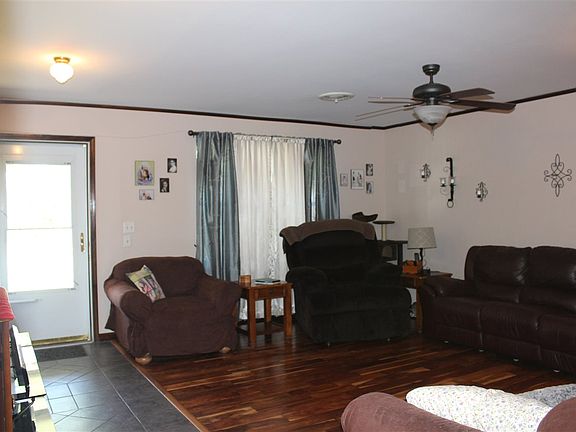 2nd image of 627 Gardenia Ave