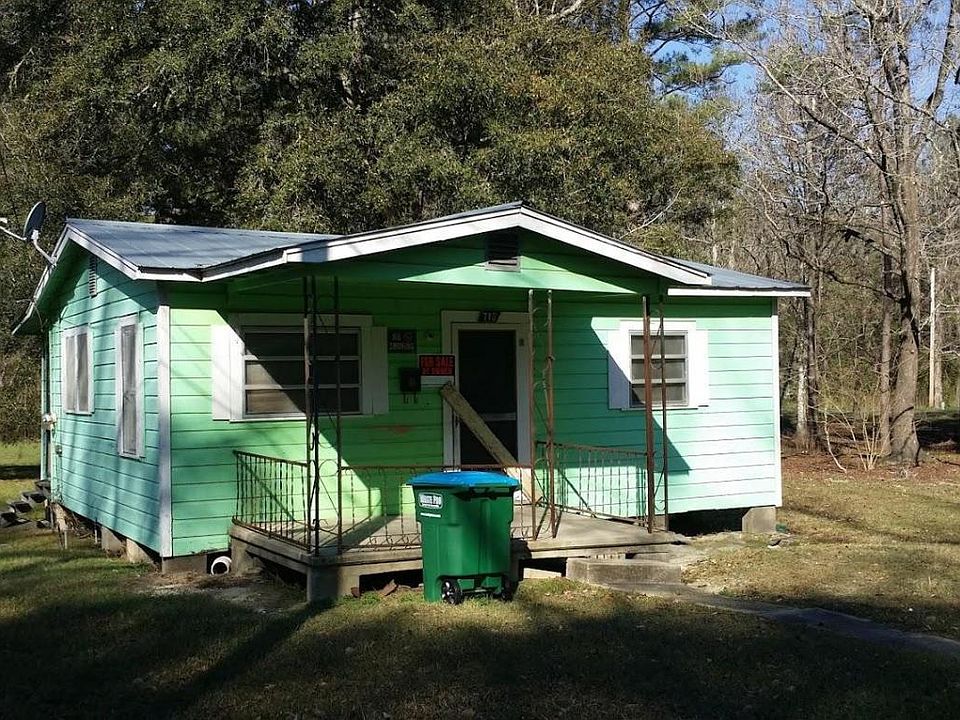 2nd image of 715 Crawfish Rd