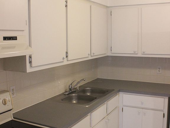 3rd image of 1811 SE 15th Pl APT 2